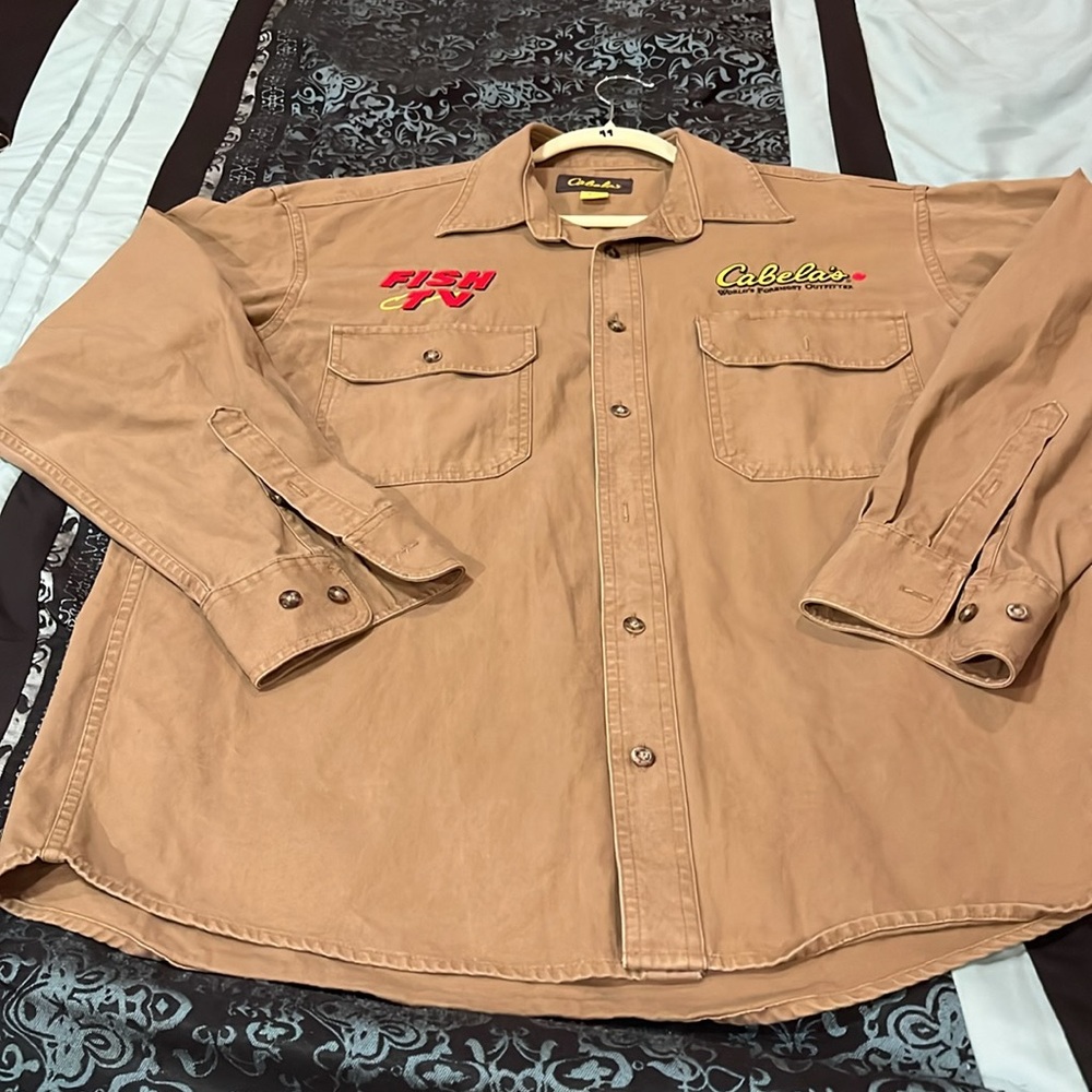 Cabela's Brown Embroidered Button-Up Shirt, very nice, size medium - Picture 7 of 8